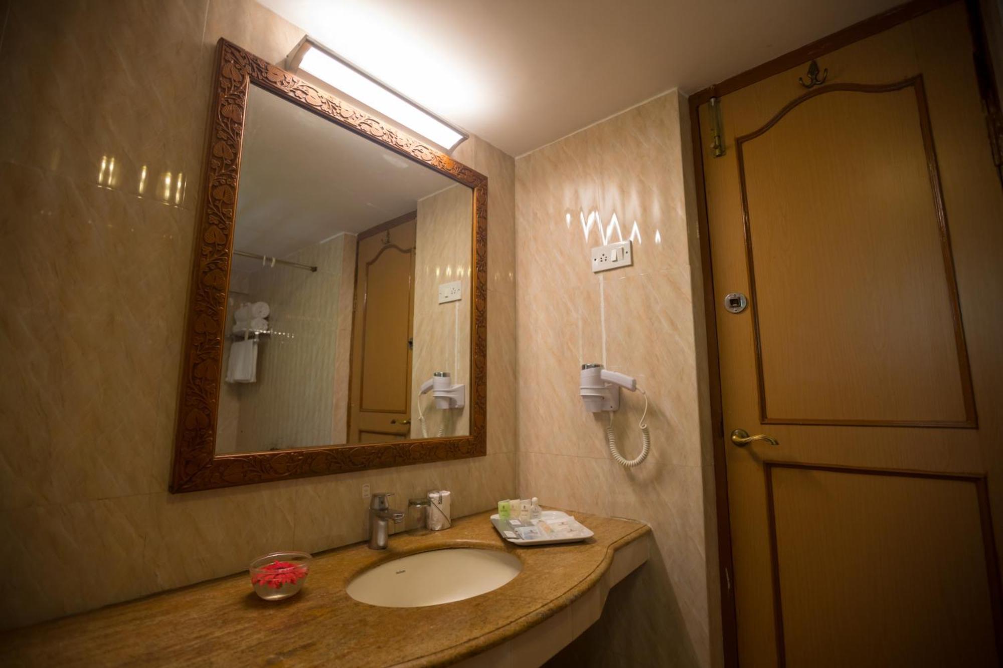 Hotel Kodai International Kodaikanal Kamer foto